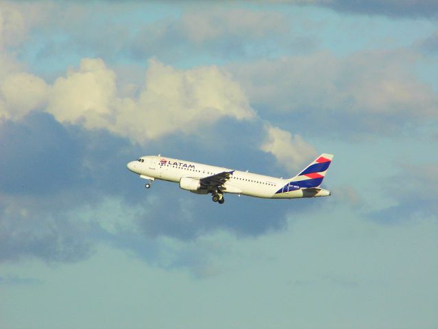 Airbus A320 (CC-BFD)