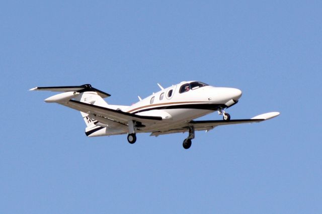 Eclipse 500 (N875NA) - Eclipse 500 (N875NA) arrives at Sarasota-Bradenton International Airport