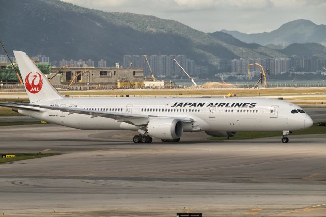 Boeing 787-9 Dreamliner (JA870J) - 10th June, 2025: Flight JL 026 taxiing for departure to Tokyo Haneda from rwy 07R at Hong Kong's Chek Lap Kok International Airport. 