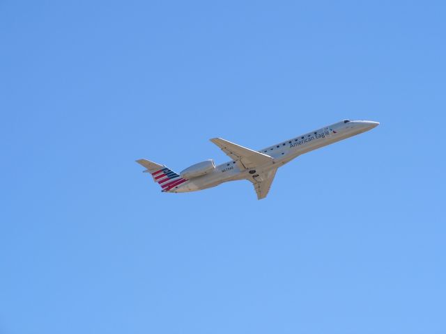 Embraer ERJ-145 (N679AE) - American Eagle ERJ 145 departing from RWY 14 at KORF