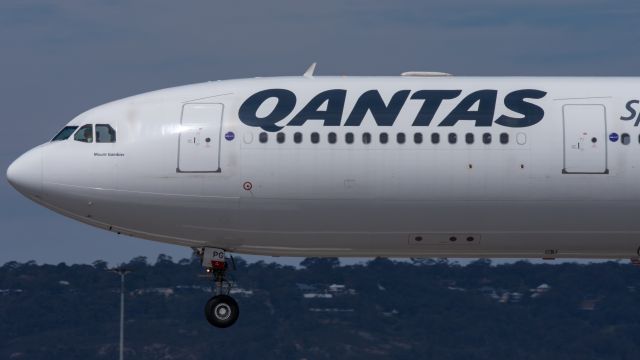 Airbus A330-300 (VH-QPG)