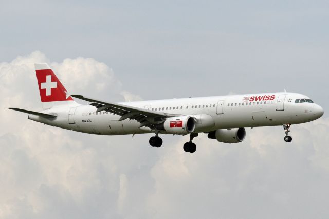 Airbus A321 (HB-IOL)