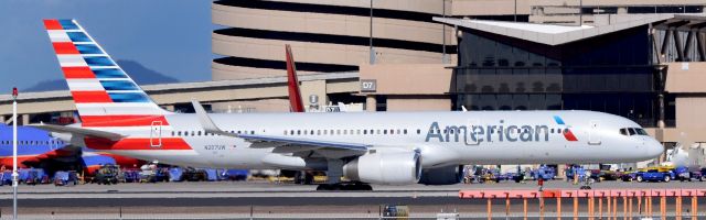 Boeing 757-200 (N207UW) - phoenix sky harbor 28DEC19