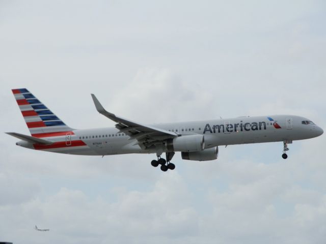 Boeing 757-200 (N176AA)