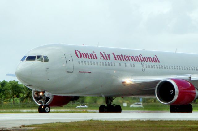 BOEING 767-200 (N225AX)