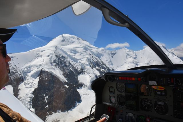 ROBIN President (DR-500) (HB-KLM) - a day up in the mountains, beautiful!br /Here we use a Robin DR401/155CDI with Diesel-Power. 