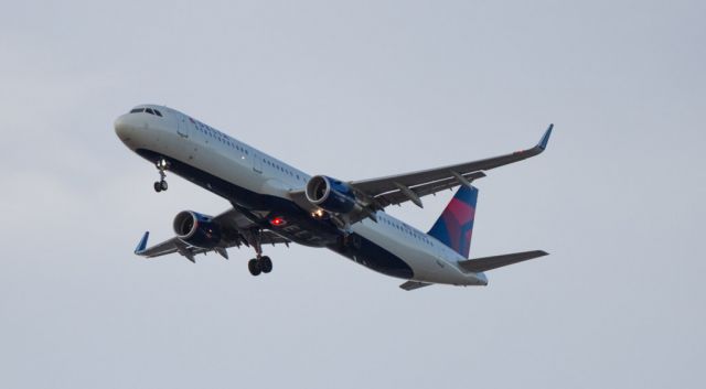 Airbus A321 (N350DN)