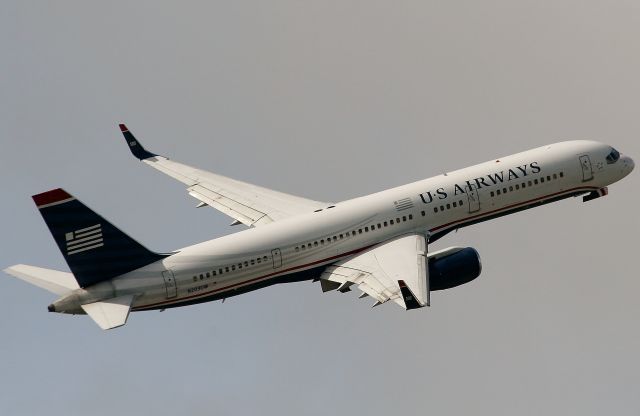 Boeing 757-200 (N203UW)