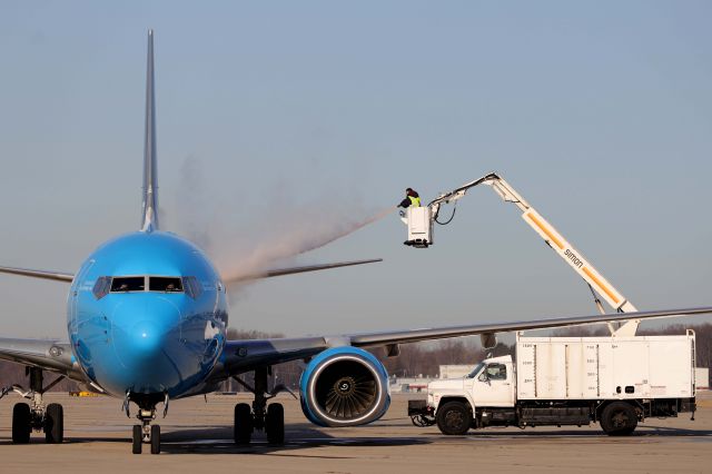 Boeing 737-800 (N5683A) - Clearing the frost from “wings & stabs” on this Prime Air B737-800F, operated by Sun Country Airlines. It was a frosty start to an otherwise beautiful day in Toledo this morning (21 Mar 2021). SCX3043 departed for Lakeland Linder Intl (KLAL) soon after deicing.