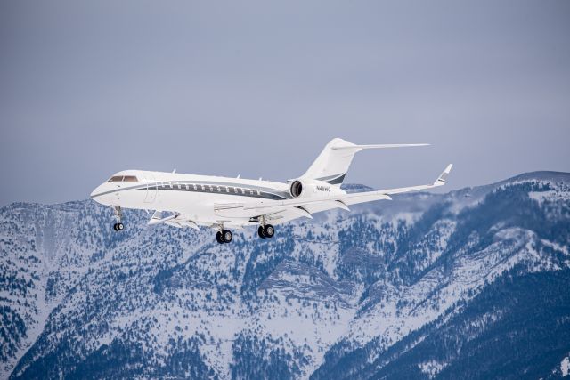 Bombardier Global Express (N48WG) - Global on final into KBZN