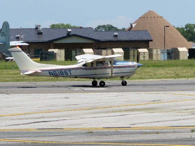 Cessna Skylane (N6188T)