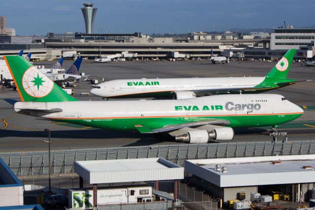 Boeing 747-400 (B-16401)