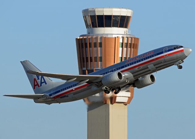 Boeing 737-800 (N860NN)