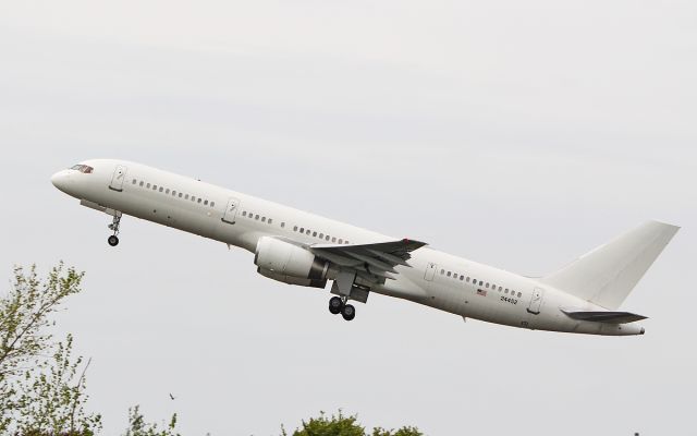 Boeing 757-200 (02-4452) - "finny72" usaf c-32b 02-4452 dep shannon 19/5/18.