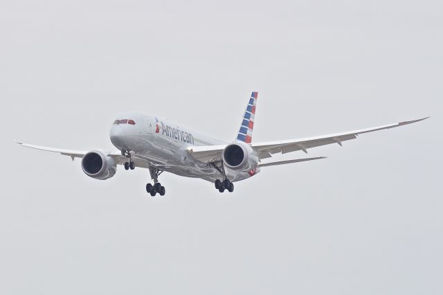 Boeing 787-8 (N800AN) - American Airlines first Boeing 787-800 Dreamliner makes its first approach/landing at Chicago OHare.