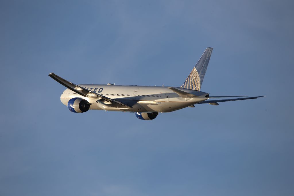Boeing 777-200 (N799UA)