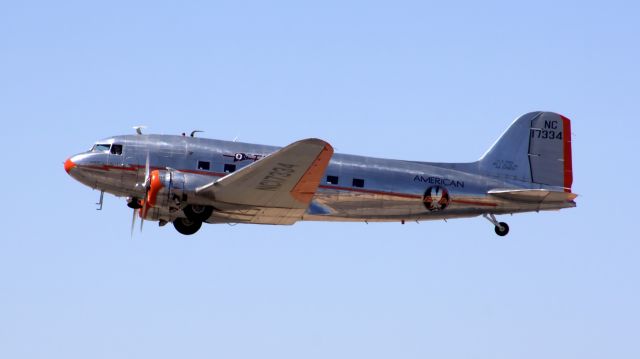 Douglas DC-3 (NAC17334)