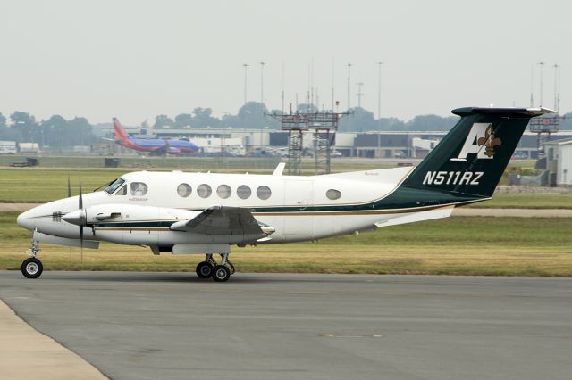 Beechcraft Super King Air 200 (N511RZ) - A dreary day arrival for Angel Flight, September 2013. 