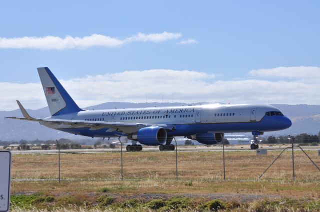 Boeing 757-200 (N90003)