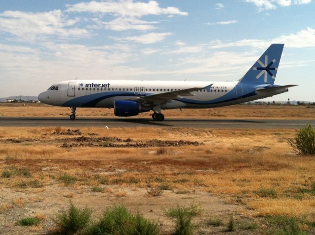 Airbus A320 (XA-SOB)