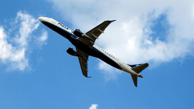 EMBRAER 195 (PR-AYR)