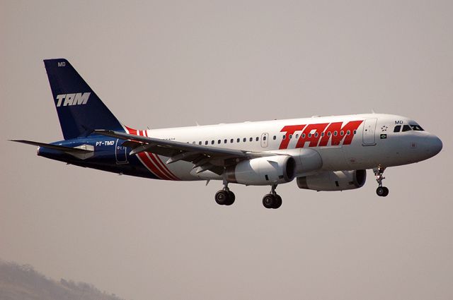 Airbus A319 (PT-TMD) - TAM in retro colors