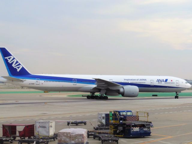 BOEING 777-300 (JA735A) - All Nippon Airways (NH) JA735A B777-381 ER [cn34892]br /Chicago O’Hare (ORD). All Nippon Airways flight NH1012 just arrived from Tokyo Narita (NRT). br /Taken from the terminal.br /2014 11 07   a rel=nofollow href=http://alphayankee.smugmug.com/Airlines-and-Airliners-Portfolio/Airlines/Asia-Pacific-Airlines/All-Nippon-Airways-NHhttps://alphayankee.smugmug.com/Airlines-and-Airliners-Portfolio/Airlines/Asia-Pacific-Airlines/All-Nippon-Airways-NH/a