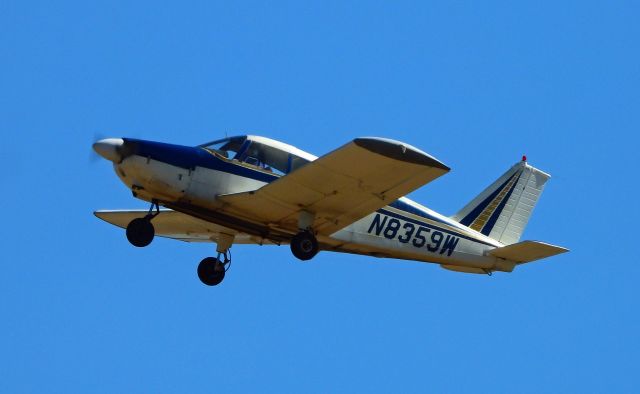Piper Cherokee (N8359W)