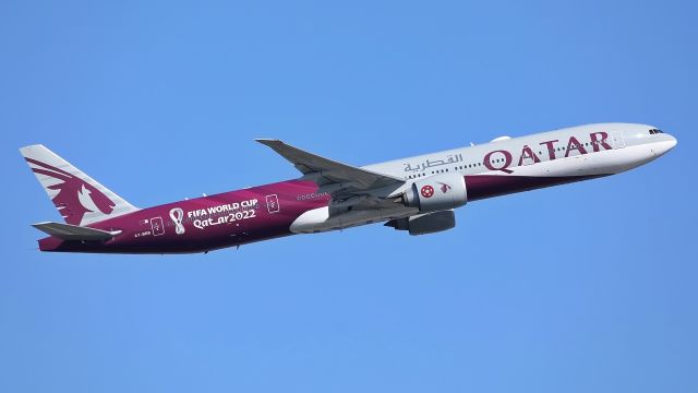 BOEING 777-300 (A7-BEB) - Departure RWY 07C