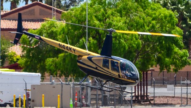 Robinson R-44 (N44KY) - N44KY Robinson R44 Raven II s/n 11307 - North Las Vegas Airport  KVGTbr /Photo: Tomás Del Corobr /May 17, 2023