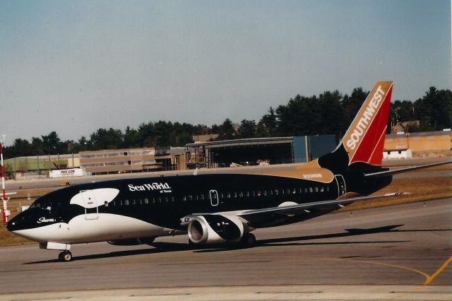 BOEING 737-300 (N334SW) - Shamu - from October 1998