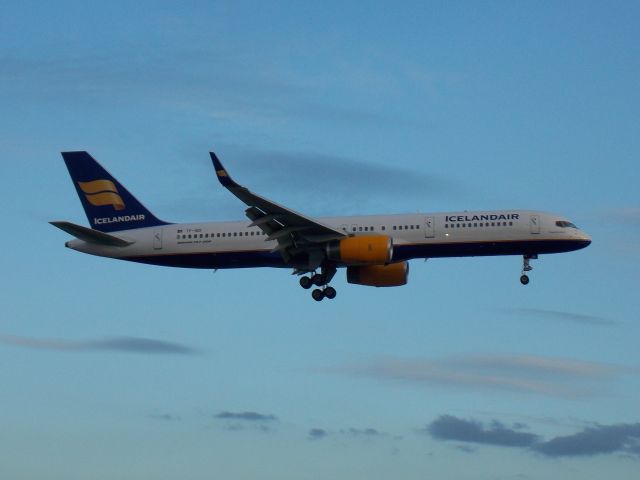 Boeing 757-200 (TF-ISO)