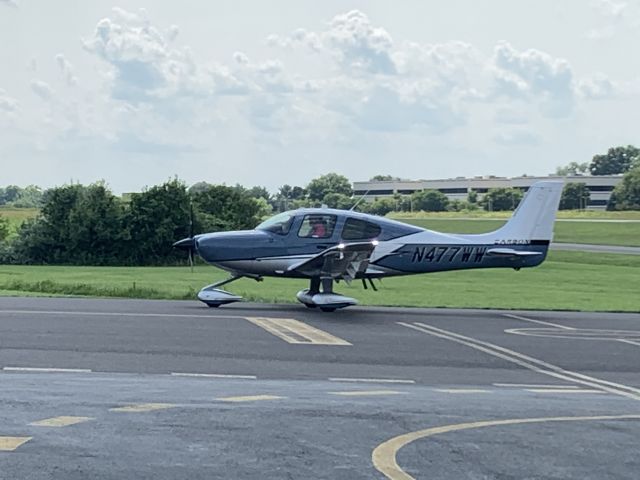 Cirrus SR-22 (N477WW) - N477WW (SR22) arriving at Wings Field (KLOM)br /Photo Date: July 5, 2021