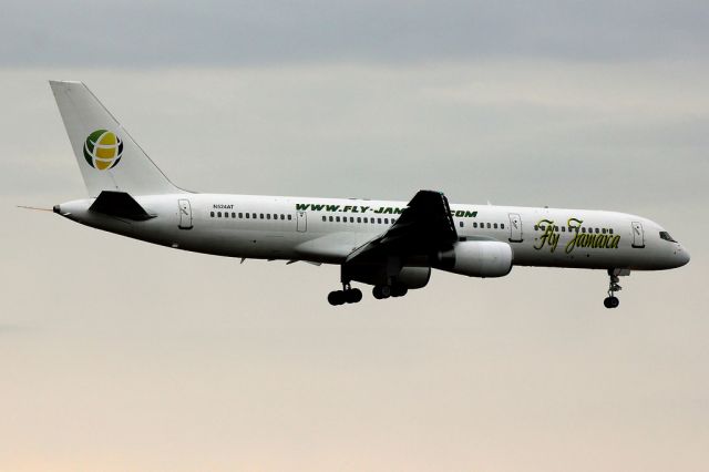 Boeing 757-200 (N524AT)