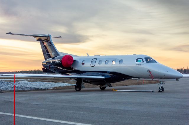 Embraer Phenom 300 (OE-GBH)