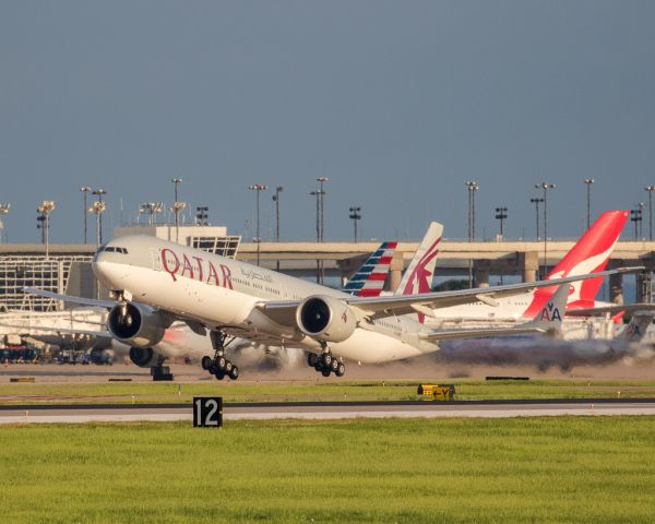 BOEING 777-300 (A7-BEE) - Blasting off to the north from DFW from the west runway complex.