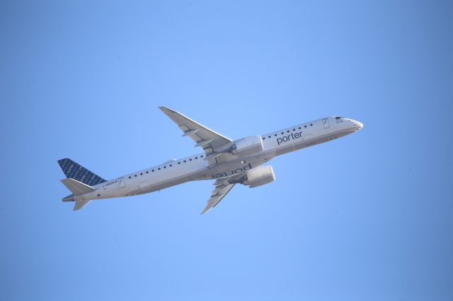EMBRAER ERJ-190-400 (C-GKQZ)