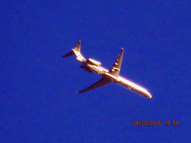 McDonnell Douglas MD-83 (N9401W)
