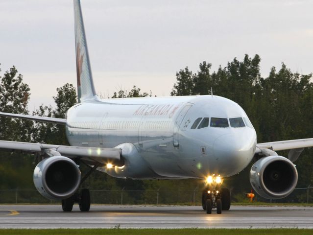 Airbus A321 (C-GJWO)