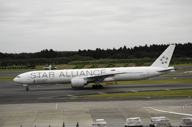 BOEING 777-300 (9V-SWI) - Taxing at Narita Intl Airport on 2017/09/15