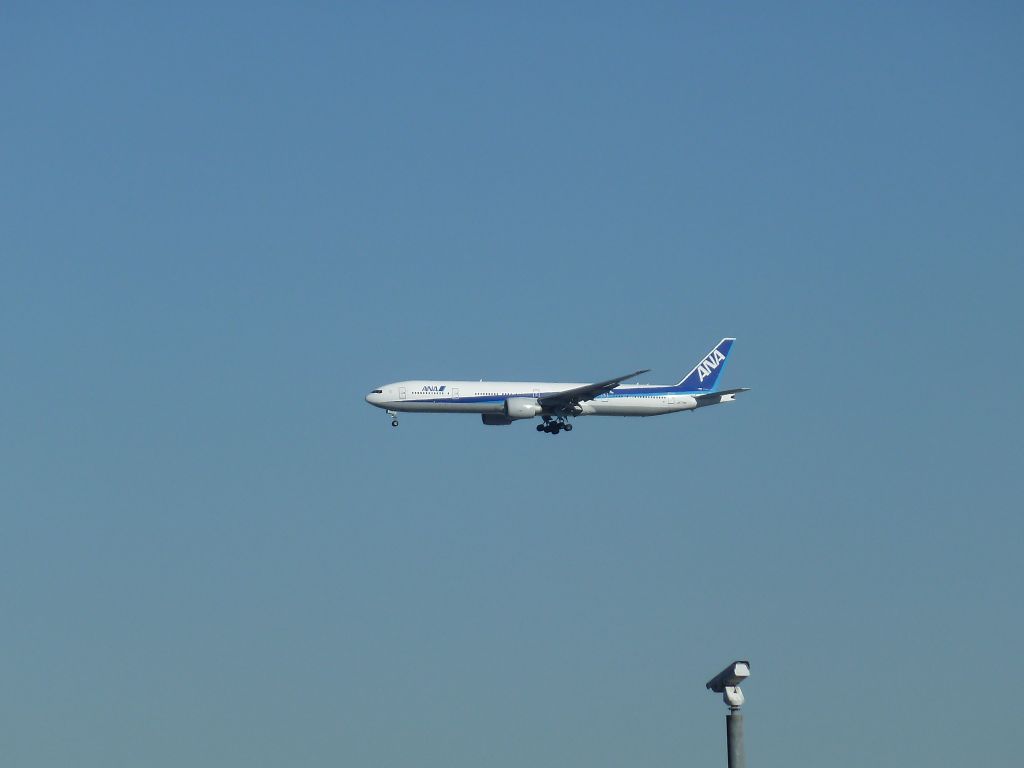 BOEING 777-300 —