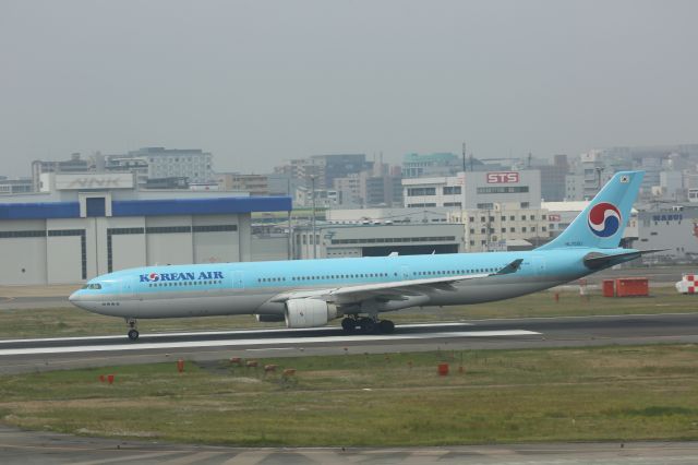 Airbus A330-300 (HL7550)