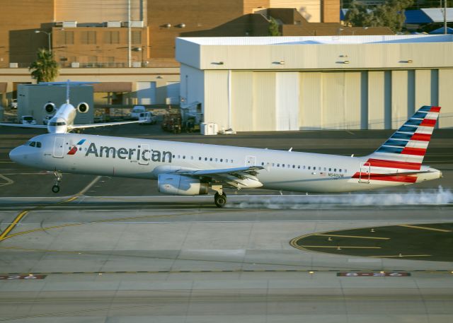 Airbus A321 (N540UW)