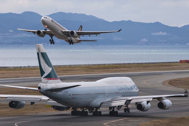 Boeing 747-200 (B-HOS)