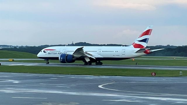 Boeing 787-8 (G-ZBJD) - Rolling out after arriving from LHR as BA229/BAW22B