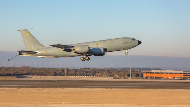 Boeing C-135B Stratolifter (F-UKCN)