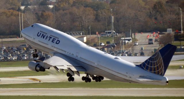 Boeing 747-200 (N194UA) - B7474