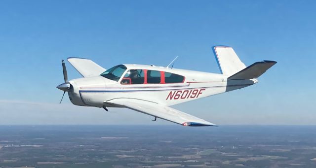 N6019F — - Flying on the wing of a Cirrus