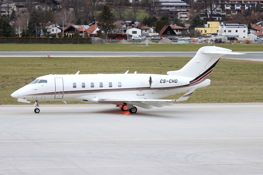 Bombardier Challenger 300 (CS-PHD)