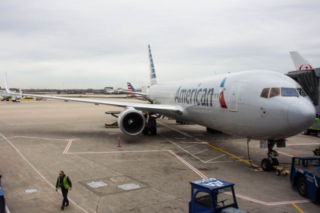 BOEING 767-300 (N373AA)